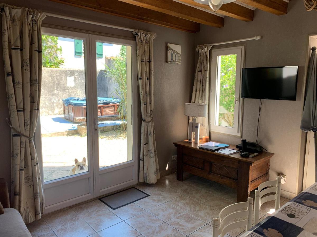 Maison De Pays Au Centre Du Village Saint-Martin-de-Ré Dış mekan fotoğraf